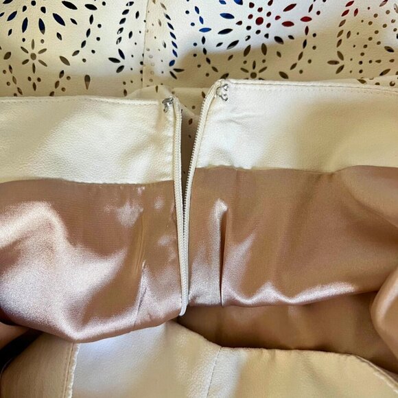 Forever 21 (Large) Laser-Cut Mini Skirt - 2000s Vintage - Picture 12 of 13